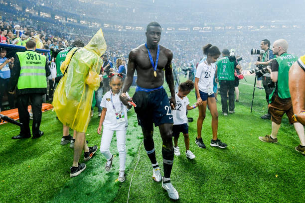 然热闹非凡 然热闹非凡